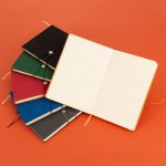 Caderneta-Sintetica-com-Fecho-8933d1-1712928482