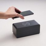 Relogio-de-Madeira-com-Carregamento-por-Inducao-13669d1-1640022051