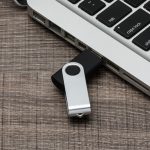 Pen-Drive-SM-Giratorio-Metal-4GB-PRETO-4161d2-1480679898