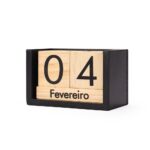 Calendario-Madeira-com-Alca-Metal-23068-1745847930